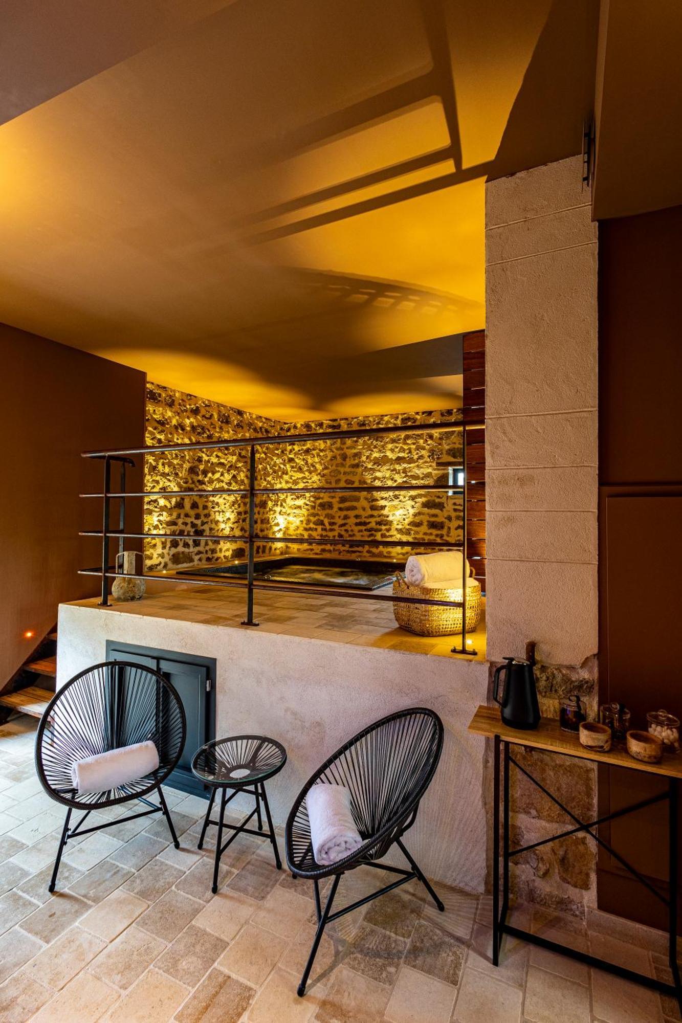 Domaine De Rymska & Spa - Relais & Chateaux Saint-Jean-de-Trézy 外观 照片